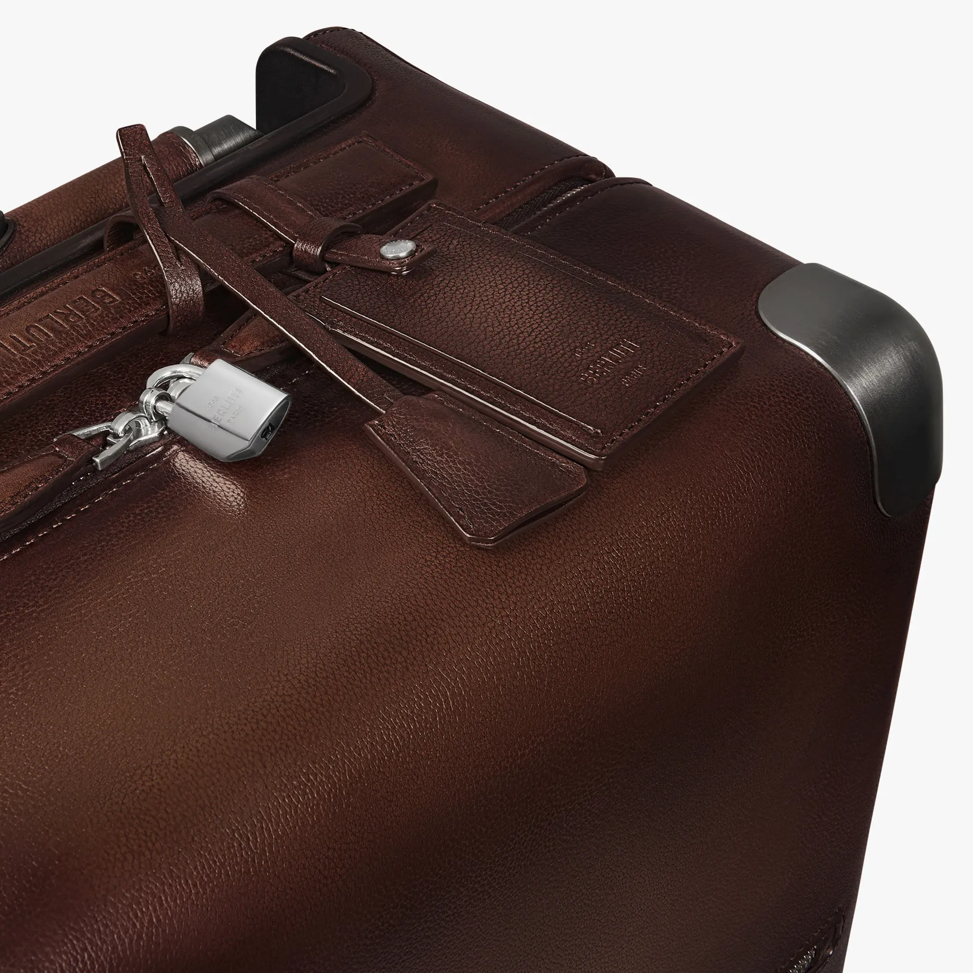 Berluti Bagage Roulant Formula1005 En Cuir Scritto | Sacs De Voyage