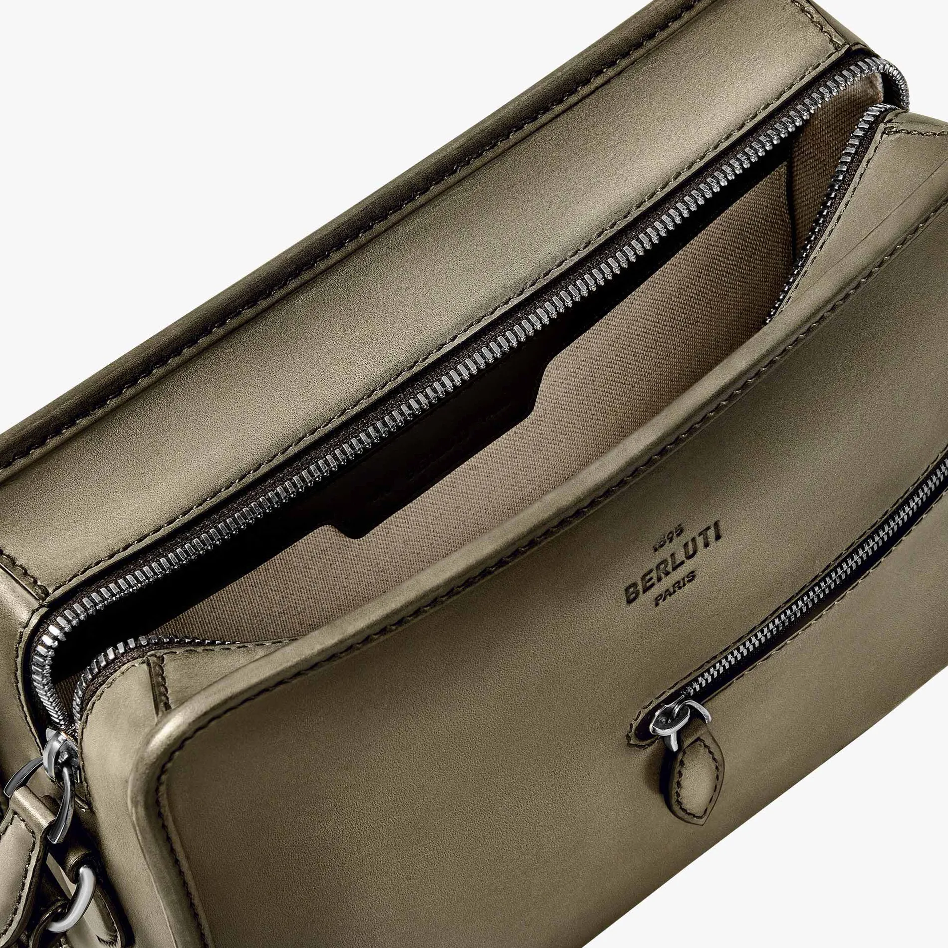 Berluti Sac Bandouli&egrave;re Journalier En Cuir | Sacs Bandoulière