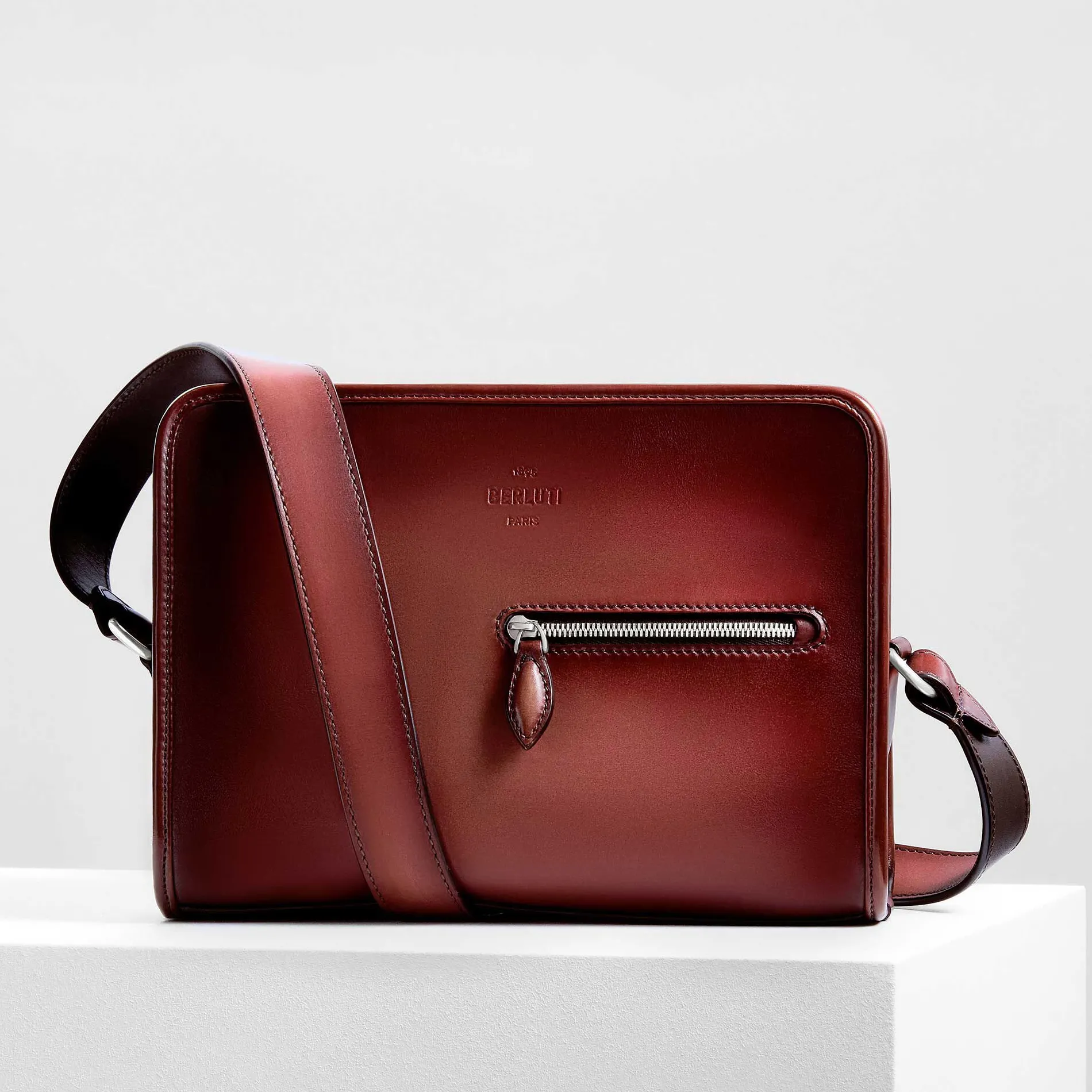 Berluti Sac Bandouli&egrave;re Journalier XL En Cuir Scritto | Sacs Bandoulière